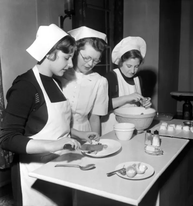Framed Print : Blind girls taught cookery Henshaws School for the Blind, at Stretford, Lancs Framed Print : Blind girls taught cookery Henshaws School for the Blind, at Stretford, Lancs