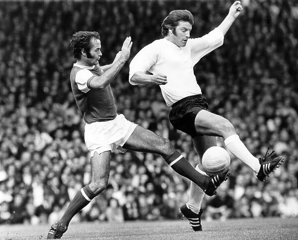 Bloor (Stoke) Challenges Graham (Arsenal). August 1971 P034523