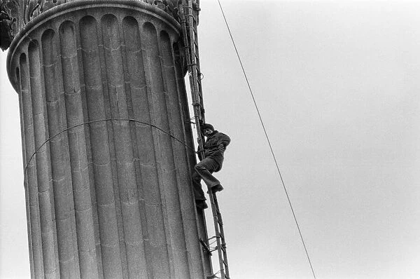Blue Peters John Noakes, climbs to the top of Nelsons Column
