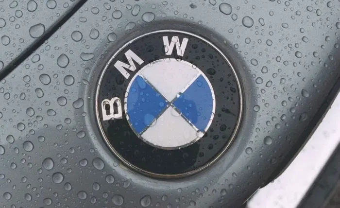 Framed Print : BMW 635 CSI February 1998 Detail of badge logo grey metallic paint Framed Print : BMW 635 CSI February 1998 Detail of badge logo grey metallic paint