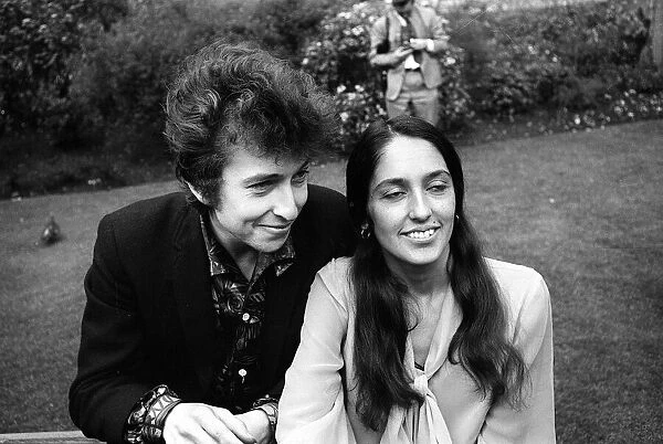 Bob Dylan and Joan Baez in the Savoy Gardens April 1965 on the Thames