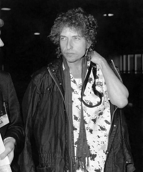 Bob Dylan at London airport. 6th October 1986