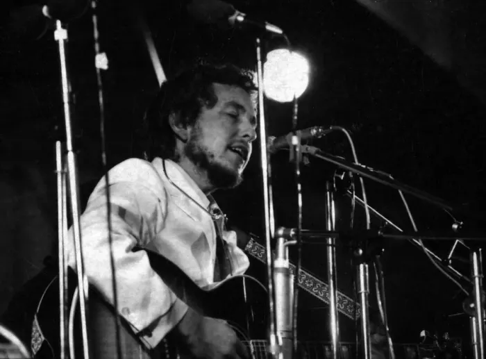 Framed Print : Bob Dylan performing at The Isle of Wight Festival. 30th August 1969 Framed Print : Bob Dylan performing at The Isle of Wight Festival. 30th August 1969