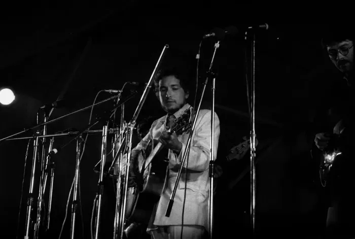 Framed Print : Bob Dylan performing at the Isle of Wight festival August 1969 Framed Print : Bob Dylan performing at the Isle of Wight festival August 1969