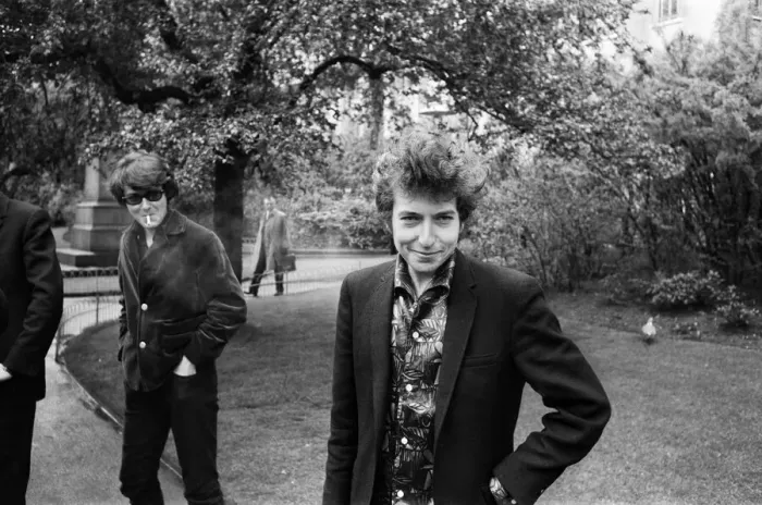 Framed Print : Bob Dylan in the Savoy Gardens April 1965 on the Thames embankment