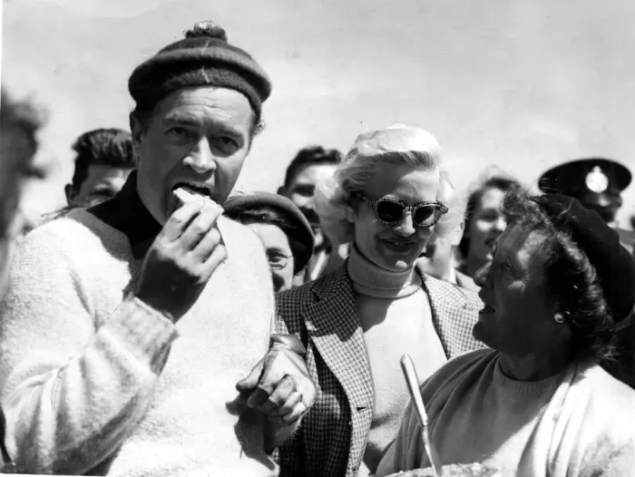 Framed Print : Bob Hope - At the British Amateur Golf Championship, Royal Porthcawl - Framed Print : Bob Hope - At the British Amateur Golf Championship, Royal Porthcawl -