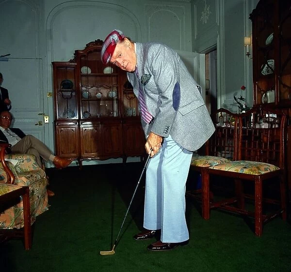 Bob Hope playing golf in hotel October 1984