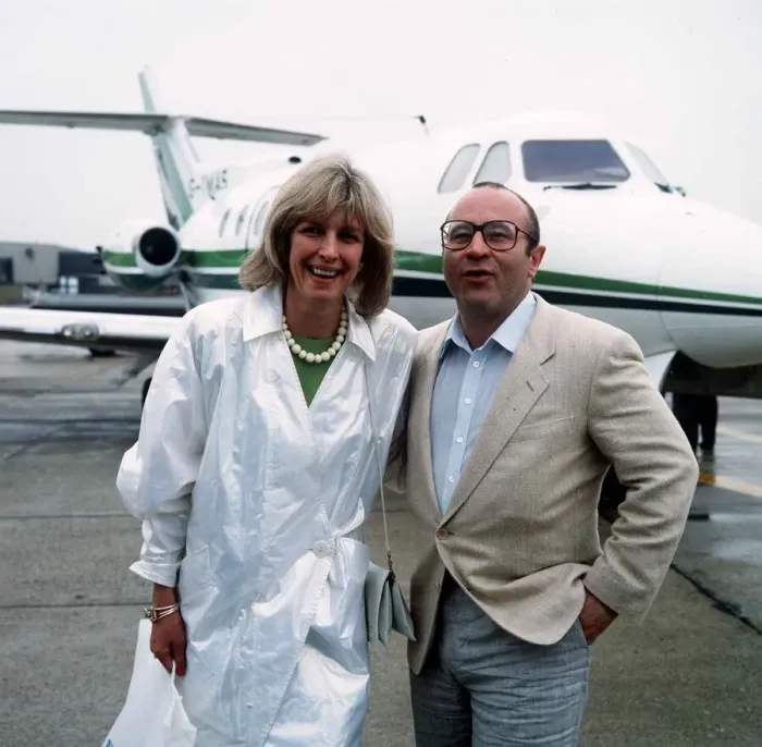 Framed Print : Bob Hoskins Actor with his wife Linda after returning back from the Cannes Film Festival