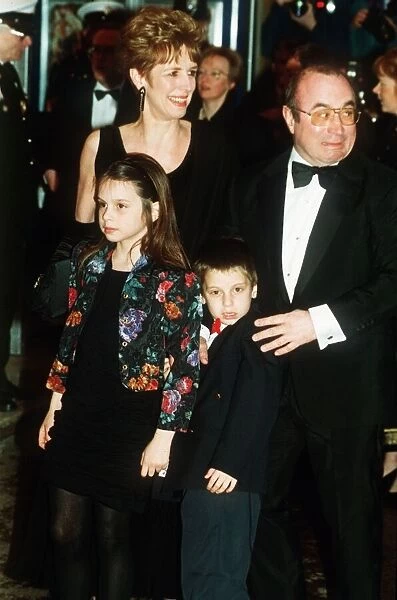 Bob Hoskins Film  /  Actor with his wife and children at the Premier of Hook Dbase MSI