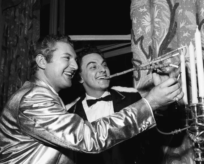 Framed Print : Bob Monkhouse with Liberace 9 / 10 / 56 Framed Print : Bob Monkhouse with Liberace 9 / 10 / 56