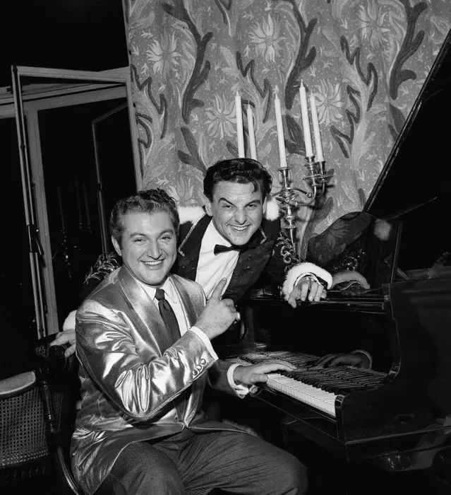 Framed Print : Bob Monkhouse with Liberace, 9th October 1956 Framed Print : Bob Monkhouse with Liberace, 9th October 1956