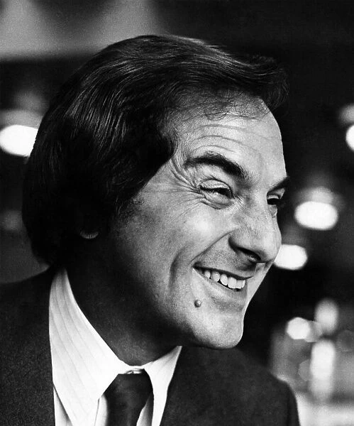 Bob Monkhouse pictured in Manchesters plush Piccadilly Hotel. June 1971 P011418