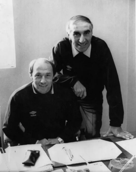 Framed Print : Bob Stokoe Manager of Carlisle United (right) hands over the running of the club to new Framed Print : Bob Stokoe Manager of Carlisle United (right) hands over the running of the club to new