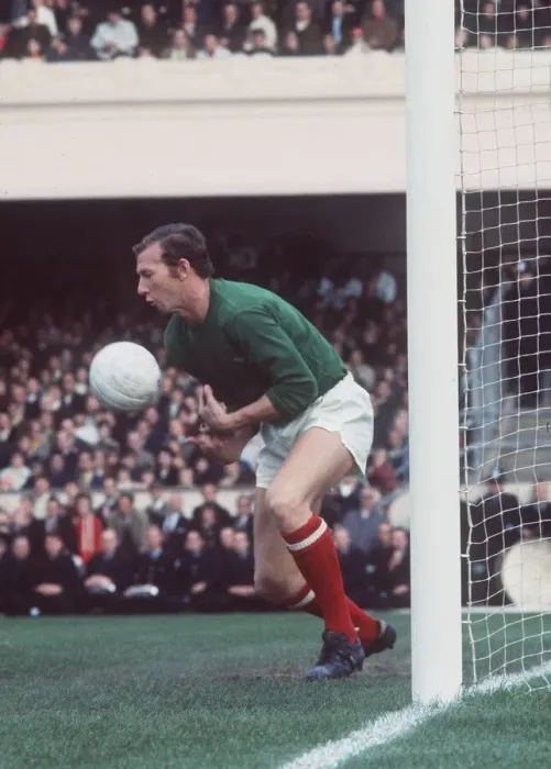 Framed Print : Bob Wilson Arsenal goalkeeper 1970 football catching ball Arsenal v Notts Forest