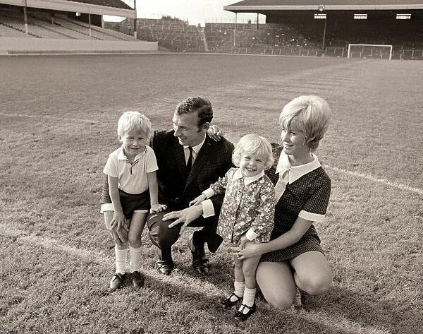 Bob Wilson and Children 1969 Arsenal Goalkeeper Football September 1969