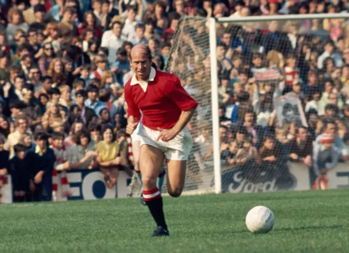 Framed Print : Bobby Charlton in action for Manchester United during a league division one match gainst