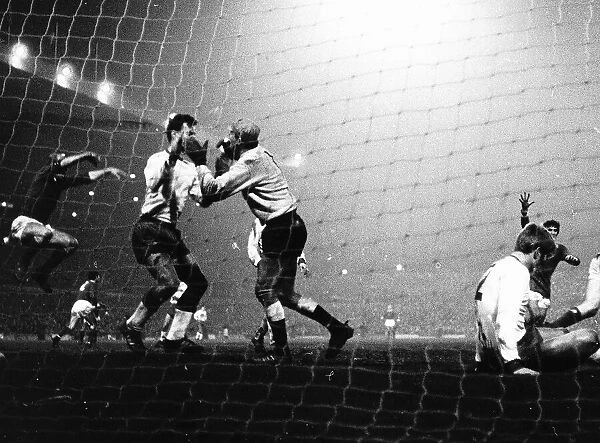 Bobby Charlton jumps after Brian Kidd goal 1968 Manchester United against Gornik