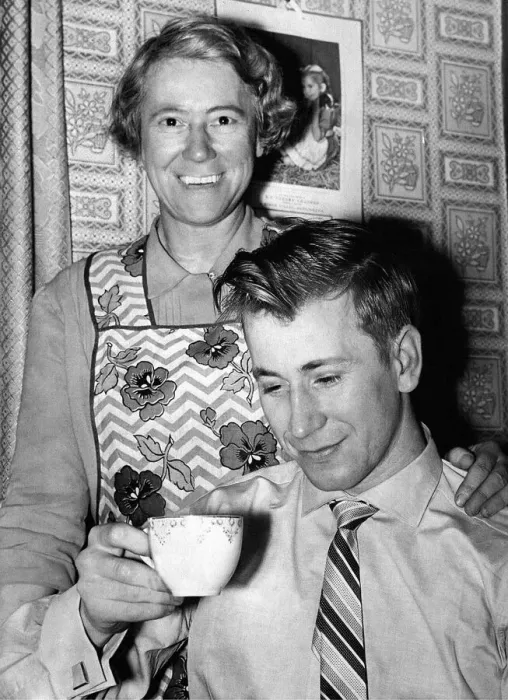 Framed Print : Bobby Charlton the Manchester United forward is seen with his mother Cissie afther his Framed Print : Bobby Charlton the Manchester United forward is seen with his mother Cissie afther his