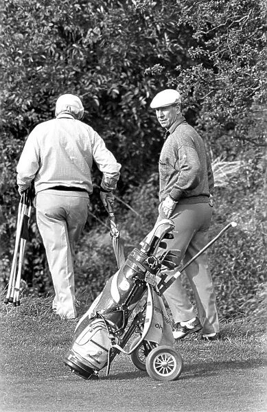Bobby Charlton playing golf in October 1988