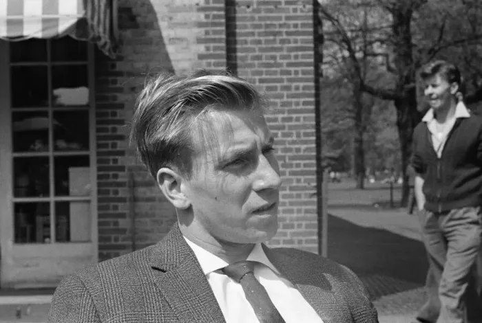 Framed Print : Bobby Charlton relaxes during interview in Hyde Park, London Framed Print : Bobby Charlton relaxes during interview in Hyde Park, London
