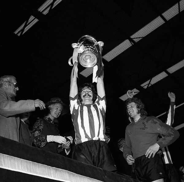 Bobby Kerr Sunderland captain lifts cup after beating Leeds United in the FA cup final
