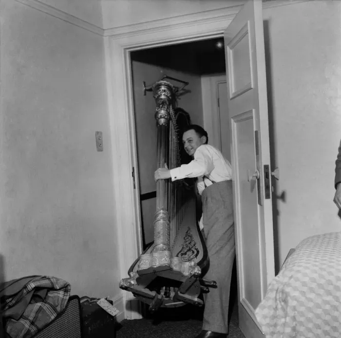 Framed Print : Bobby Maxwell age 29 is hot harpist from New York arrived in London withhis Harp worth Framed Print : Bobby Maxwell age 29 is hot harpist from New York arrived in London withhis Harp worth