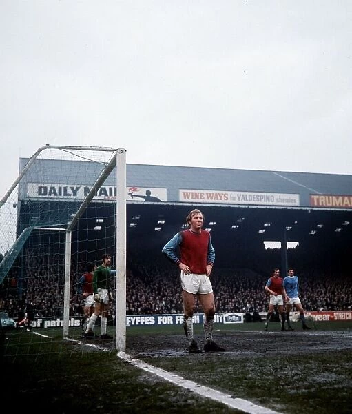 Bobby Moore playing for West Ham in 1970