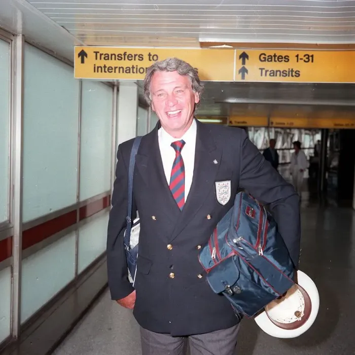 Framed Print : Bobby Robson England Manager returns to the UK after competing in the 1986 World Cup