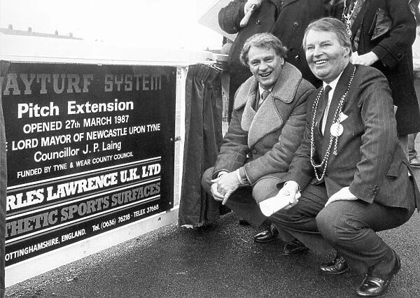 Bobby Robson with Lord Mayor Peter Laing at the Lightfoot Sports Stadium in Wharrier