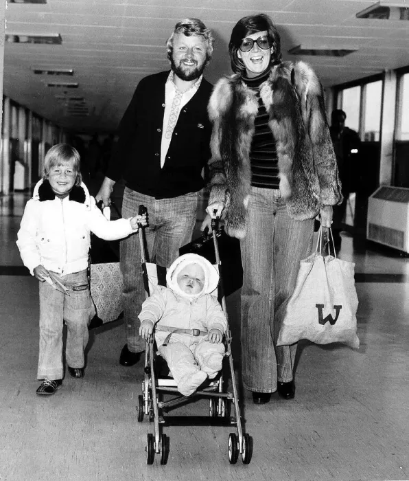 Framed Print : Bobby Willis husband of singer Cilla Black with their children at London airport Framed Print : Bobby Willis husband of singer Cilla Black with their children at London airport