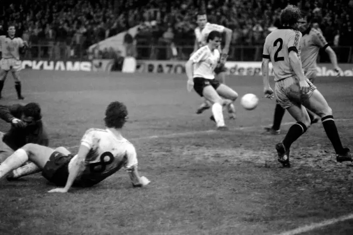 Framed Print : Bolton Wanderers 3 v. Cambridge United 4. Division 2 Football. October 1981 MF04-05-043