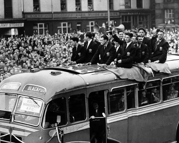 Framed Print : Bolton Wanderers team return home on coach May 1953 after losing to Framed Print : Bolton Wanderers team return home on coach May 1953 after losing to