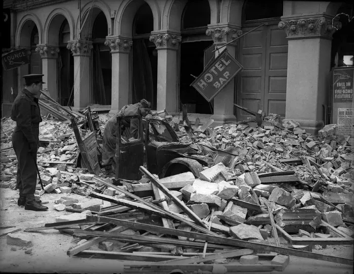 Framed Print : Bomb damage in Bristol during WW2 5th January 1941 A British Soldier Framed Print : Bomb damage in Bristol during WW2 5th January 1941 A British Soldier