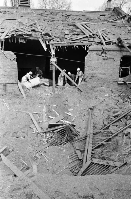 Framed Print : Bomb damage to the London Hospital, 9th April 1941 Framed Print : Bomb damage to the London Hospital, 9th April 1941