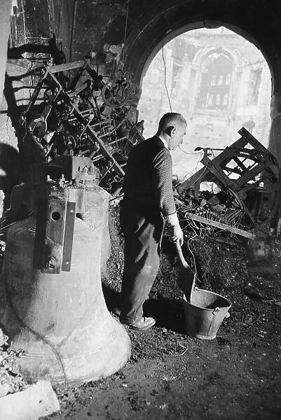 Bomb Damage, St Clement Danes, City of Westminster, 14th May 1941