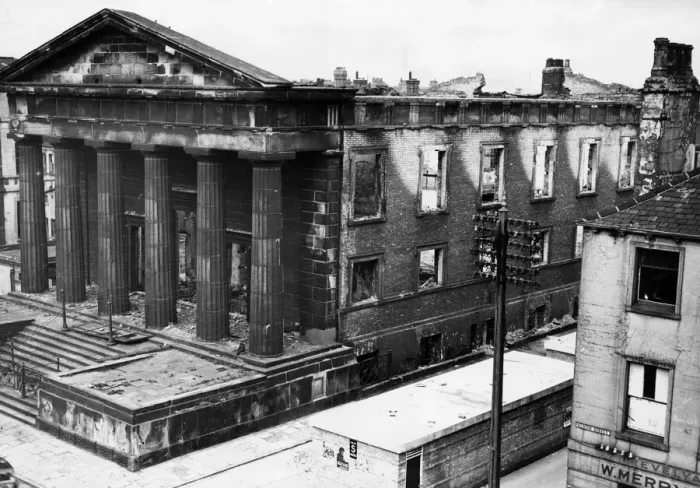 Framed Print : Bomb-damaged Albion Street Congregational Church, Hull. Circa 1946