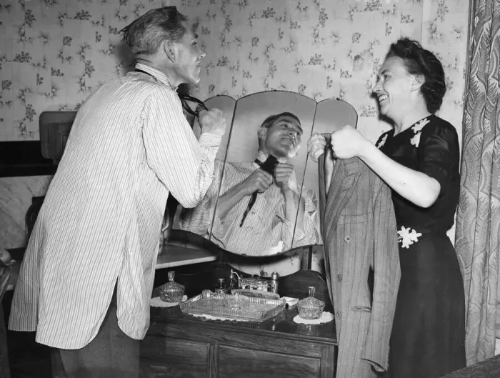 Framed Print : Bombardier Reg Kraushaar of Deptford and wife, pictured putting on his tie Framed Print : Bombardier Reg Kraushaar of Deptford and wife, pictured putting on his tie