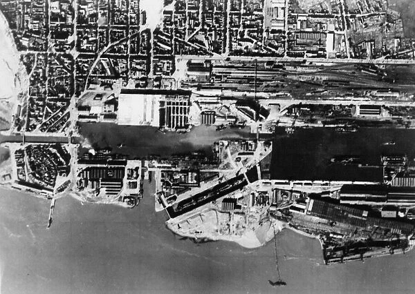 Bombers carry out daylight raid on Le Havre during Second World War