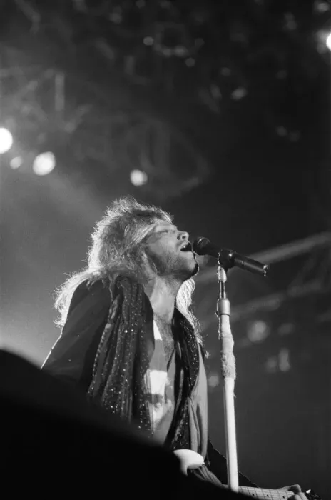 Framed Print : Bon Jovi performing at Monsters of Rock, Castle Donington. Pictured, Jon Bon Jovi