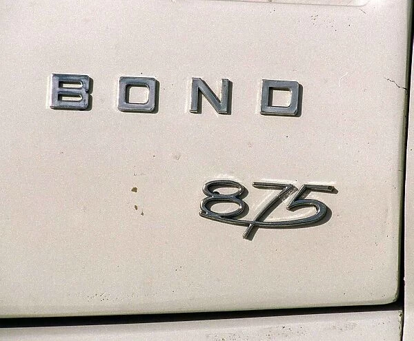 Bond car 875cc logo emblem April 1998