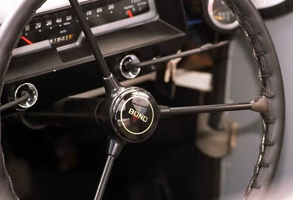 Bond car 875cc steering wheel April 1998