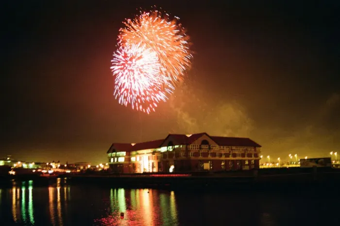 Framed Print : Bonfire Night, Stockton, North Yorkshire, England, 5th November 1992 Framed Print : Bonfire Night, Stockton, North Yorkshire, England, 5th November 1992