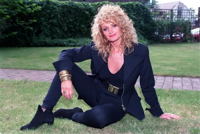 Framed Print : BONNIE TYLER, WELSH SINGER WEARING BLACK 05 / 06 / 1992 Framed Print : BONNIE TYLER, WELSH SINGER WEARING BLACK 05 / 06 / 1992