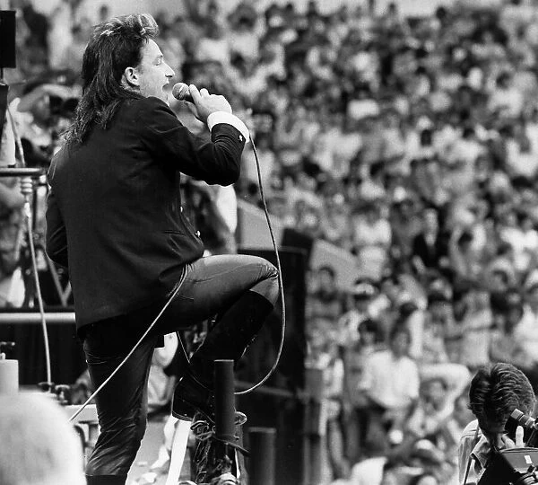 Bono pop singer with U2 on stage at Live Aid Concert 1985 Wembley Stadium *** Local