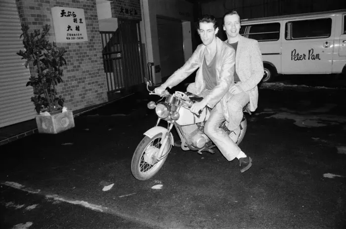 Framed Print : The Boomtown Rats in Tokyo. Pictured, singer Bob Geldof and Garry Roberts on a motorbike