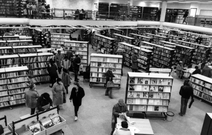 Framed Print : Borrowers are unanimous: Coventrys new central Library was an addition worth waiting Framed Print : Borrowers are unanimous: Coventrys new central Library was an addition worth waiting