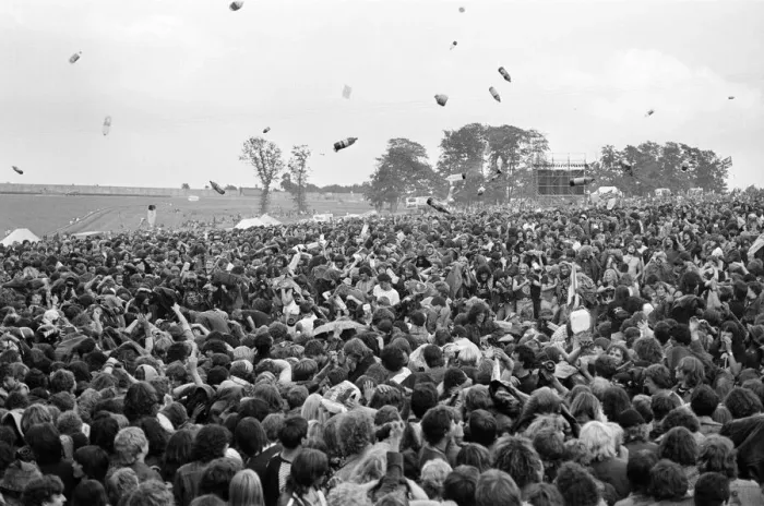 Framed Print : Bottles being thrown in the audience at Monsters of Rock festival at Castle Donington Framed Print : Bottles being thrown in the audience at Monsters of Rock festival at Castle Donington