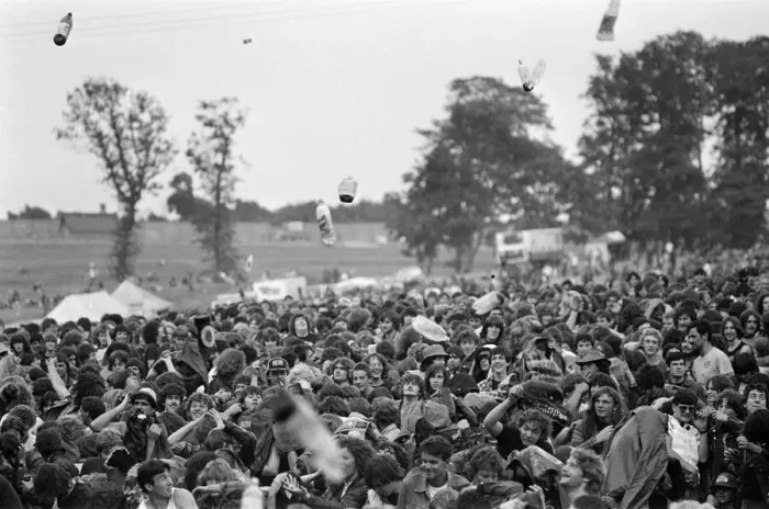 Framed Print : Bottles being thrown in the audience at Monsters of Rock festival at Castle Donington Framed Print : Bottles being thrown in the audience at Monsters of Rock festival at Castle Donington