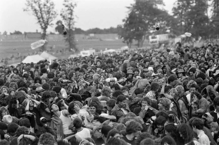 Framed Print : Bottles being thrown in the audience at Monsters of Rock festival at Castle Donington Framed Print : Bottles being thrown in the audience at Monsters of Rock festival at Castle Donington
