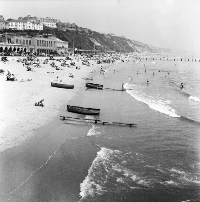 Framed Print : Bournemouth Beach - General views and children enjoying the water Framed Print : Bournemouth Beach - General views and children enjoying the water